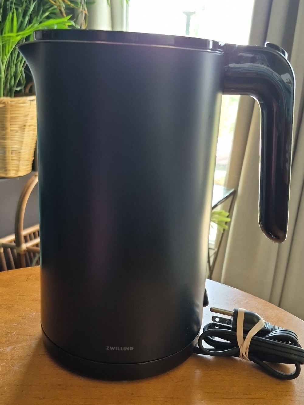 Zwilling Enfinigy 1.5 L Cool Touch Matte Black Electric Kettle. EUC